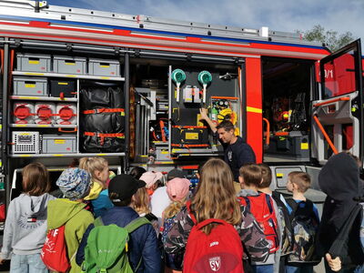 Besuch der 3. Klassen bei der Feuerwehr